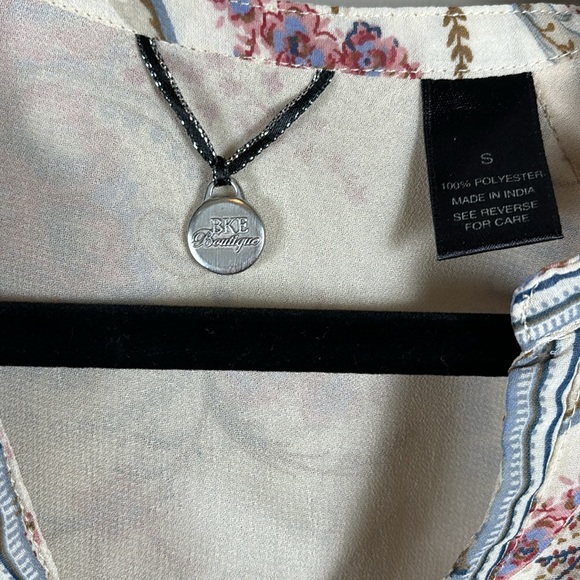 BKE Long Sleeve Women’s Blouse - Picture 3 of 7